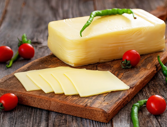 sliced kashkaval cheese
